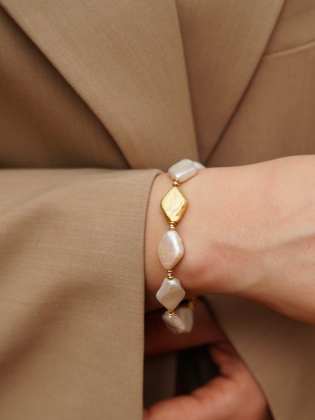 Handmade Design Gold Plated Silver Bracelet with Pearl