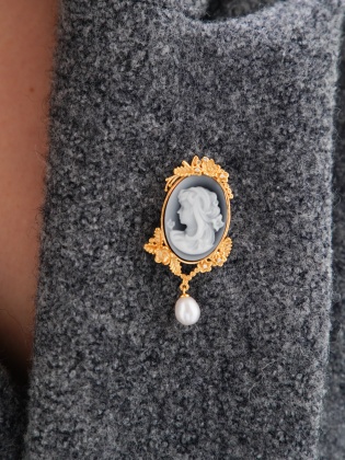 Handmade Cameo Design Silver Brooch with Onyx Stone and Pearl