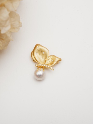 Handmade Design Silver Brooch with Butterfly Design and Pearl