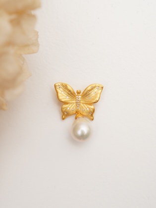 Handmade Design Butterfly Design Silver Brooch with Pearl